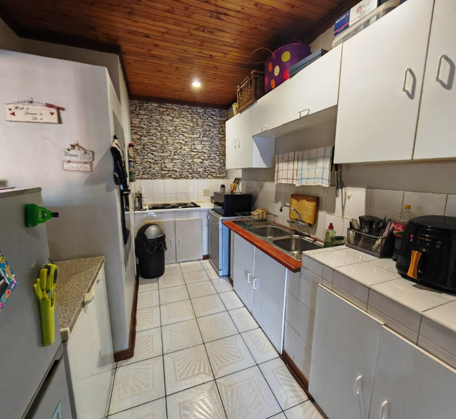 6 Bedroom Property for Sale in Heuwelsig Free State